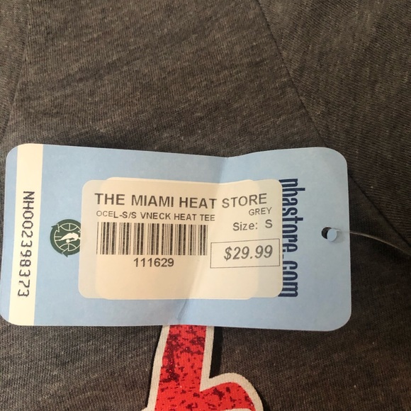 🔥Miami Heat Gray 5th & Ocean T-Shirt - Picture 7 of 8